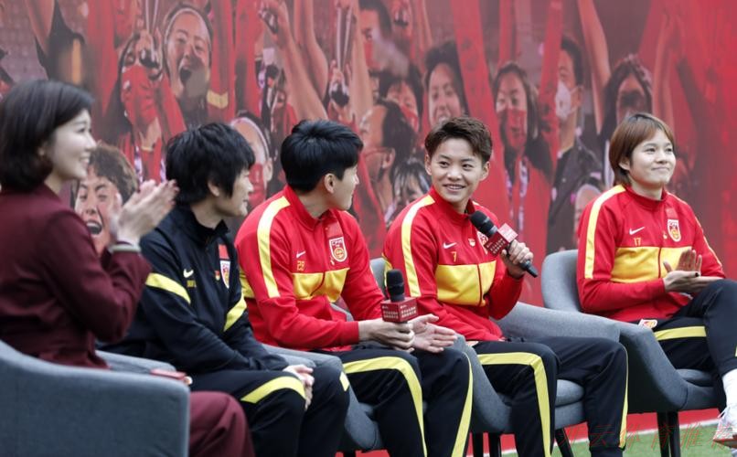 开云官方：中国女足到访杭州 点亮校园女孩足球梦想